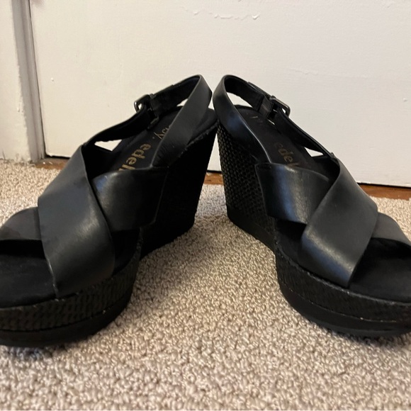 Libby Edelman wedge sandals- black size 8.5M… barely used - Picture 2 of 2